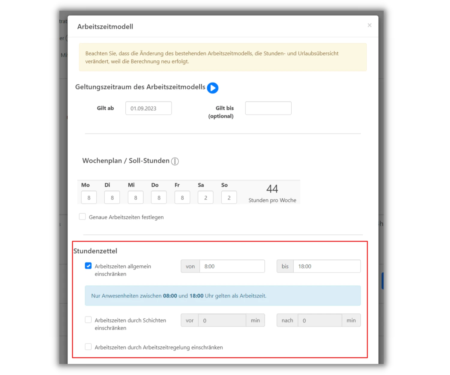 In der TimeTrack-Software-Einstellung zum Arbeitszeitmodell wird ein Wochenplan mit Soll-Stunden pro Tag festgelegt. Es gibt eine Option, um Arbeitszeiten allgemein einzuschränken